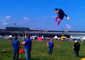 Berlin Tempelhof Drachenfest 2013